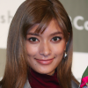 ローラ、ボディラインくっきりの大胆衣装で大量の脇汗…視聴者「脇汗かいてるしパンツ見えてね？」